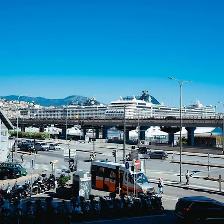 Centrocitta Vista Porto Terminal Crociere E Metro * Genua